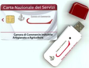 Immagine di una CNS Carta Nazionale dei Servizi e di un token USB.